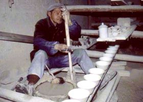 A Chinese porcelain potter in Jingdezhen 1992. Photo: Jan-Erik Nilsson, 1992